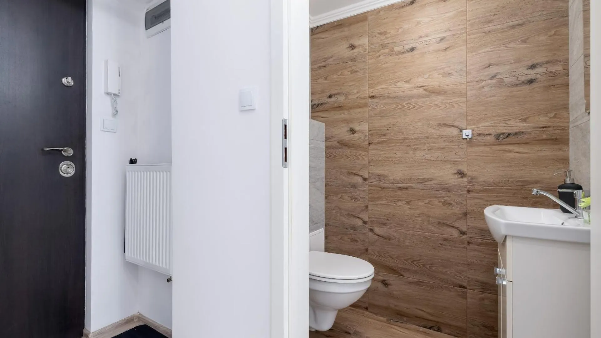 Spacious, 2 Bedrooms Apartment Cracow City Centre By Noclegi Renters Krakow