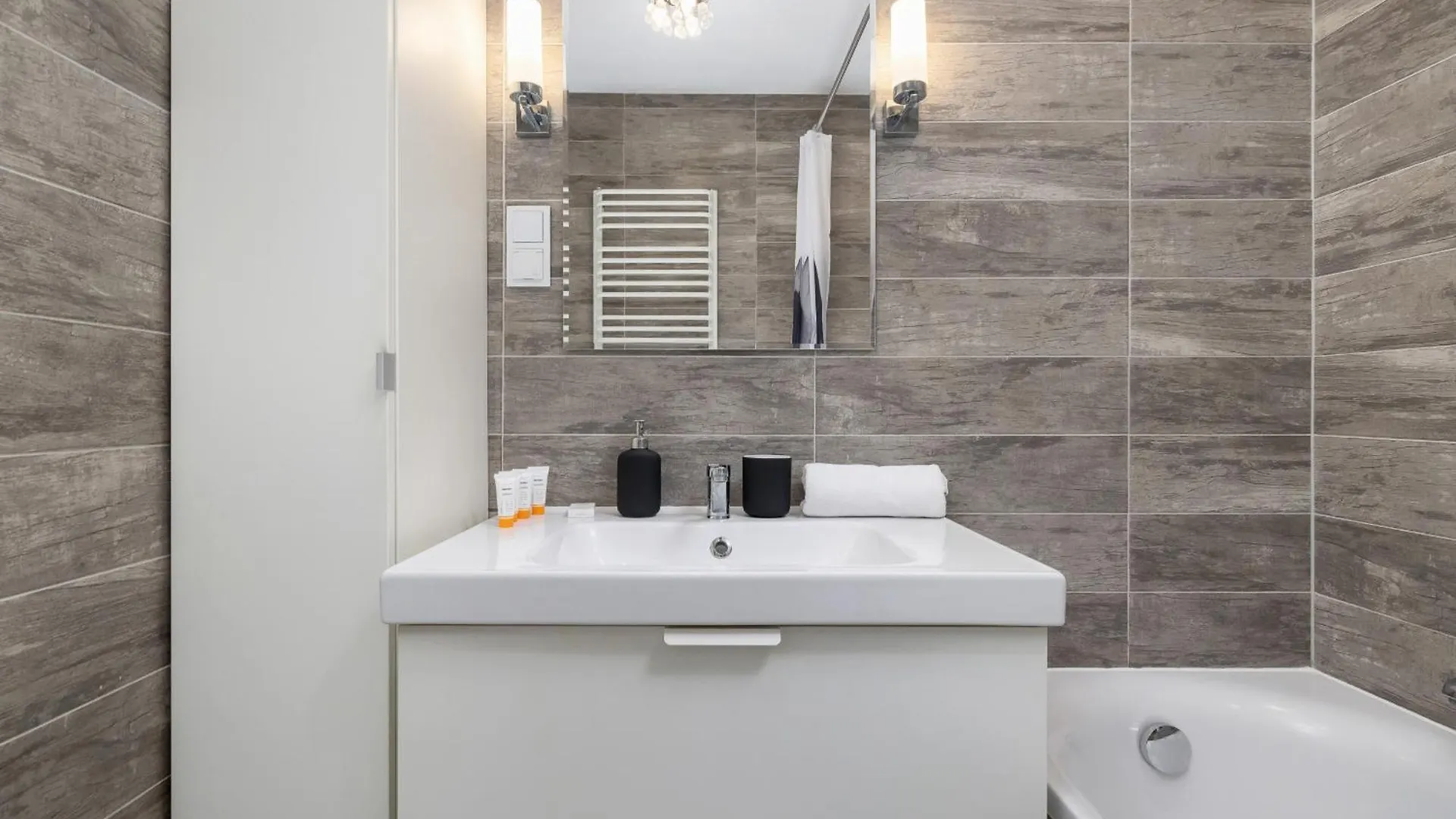 Spacious, 2 Bedrooms Apartment Cracow City Centre By Noclegi Renters Krakow