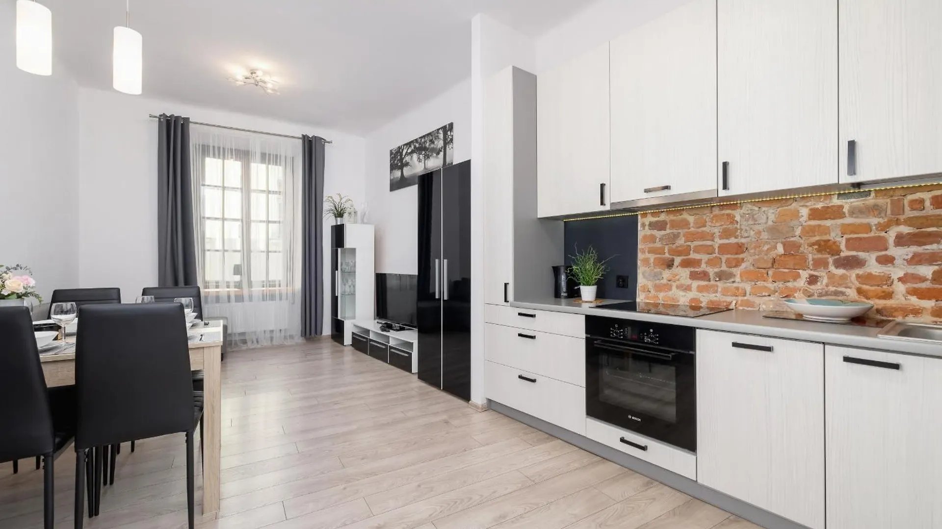 Spacious, 2 Bedrooms Apartment Cracow City Centre By Noclegi Renters Krakow