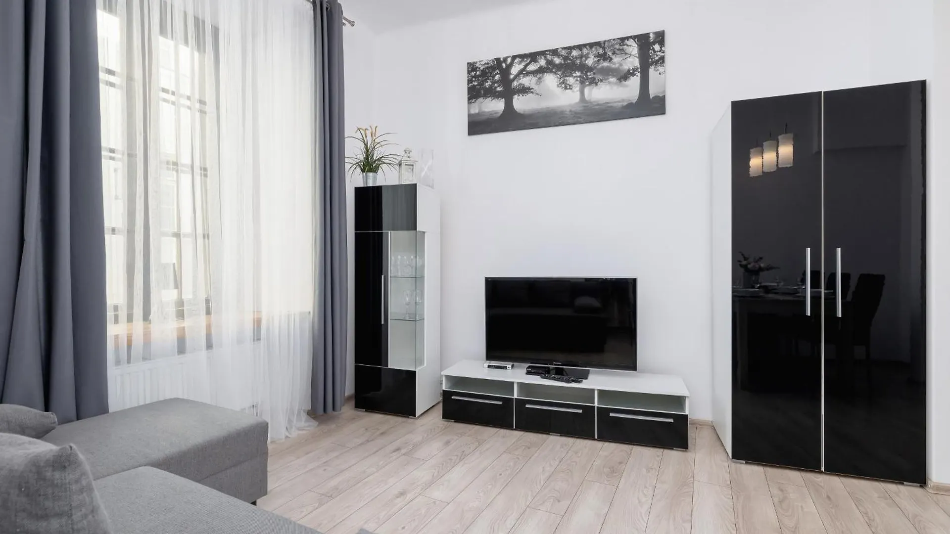 Spacious, 2 Bedrooms Apartment Cracow City Centre By Noclegi Renters Krakow